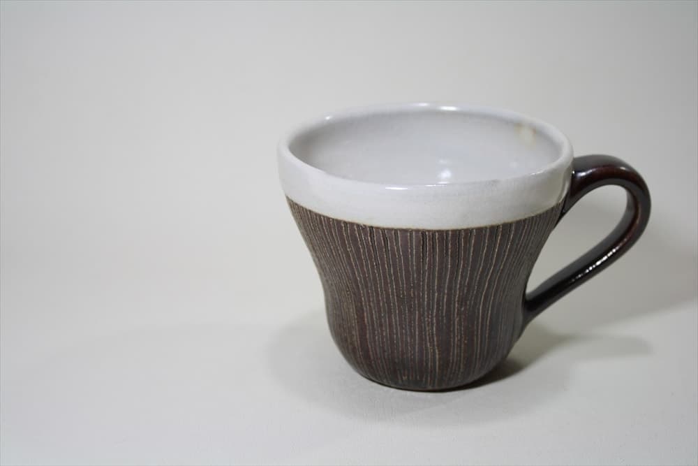 川崎萌　粉引線彫シリーズ